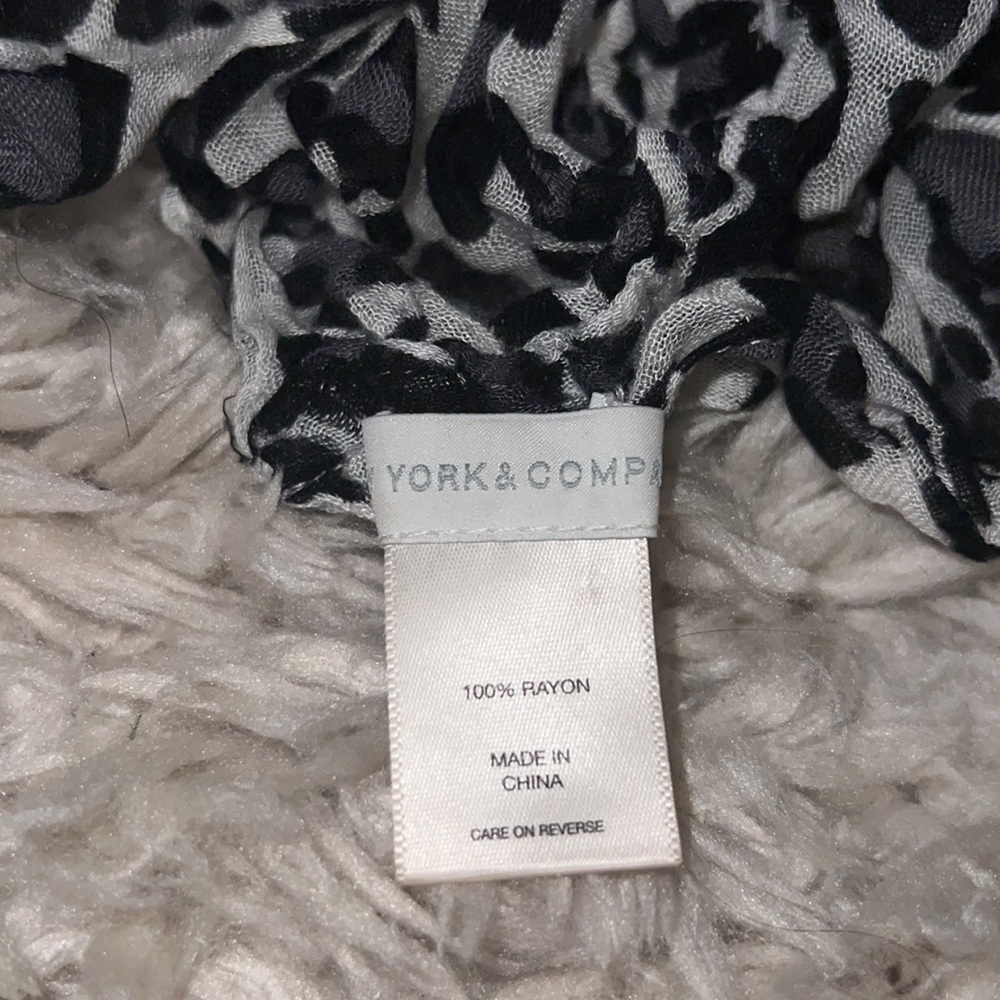 Leopard scarf - Picture 3 of 3
